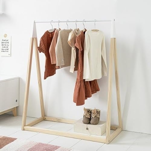 Petite Amélie ® Kleiderständer Stabil - Kleiderstange Holz - Garderobenständer für kleines (Kinder) zimmer [Natürliche Holzoptik] [Ihr Kind kann Selbst die Anziehsachen erreichen]