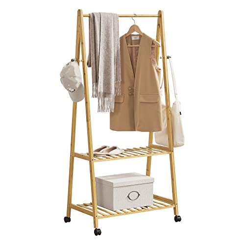 [en.casa] Bambus Garderobenständer Öckerö 152 x 70 x 43 cm Rollgarderobe mit Kleiderstange Kleiderständer mit 2 Ablagen und 4 Kleiderhaken offener Kleiderschrank Rollbar